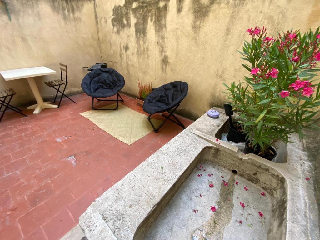 T2 Avec Cour Privee Au Coeur Du Panier- Vieux Port Marselha
